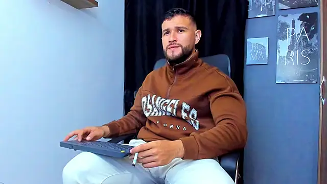 Snapshot of AndrewDiaz chatting on 15, 11, 2025 AndrewDiaz online show from 15, 11, 2025