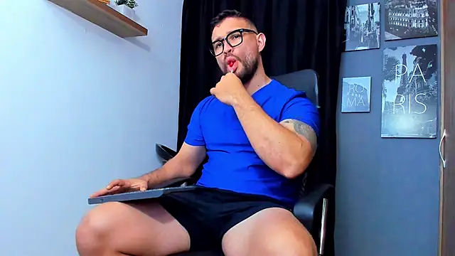 Snapshot of AndrewDiaz chatting on 18, 11, 2025 AndrewDiaz online show from 18, 11, 2025