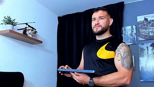 Snapshot of AndrewDiaz chatting on 25, 11, 2025 AndrewDiaz online show from 25, 11, 2025