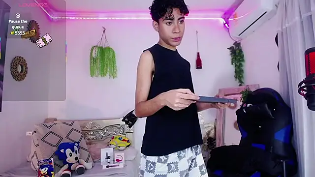 huge armound online show from 7, 4, 2026