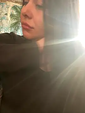 Snapshot of DaisyStreet chatting on 15, 11, 2025 DaisyStreet online show from 15, 11, 2025