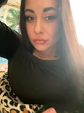 Snapshot of DaisyStreet chatting on 24, 11, 2025 DaisyStreet online show from 24, 11, 2025