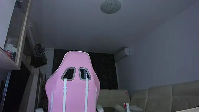 Snapshot of KaylaLaine chatting on 27, 1, 2025 KaylaLaine online show from 27, 1, 2025