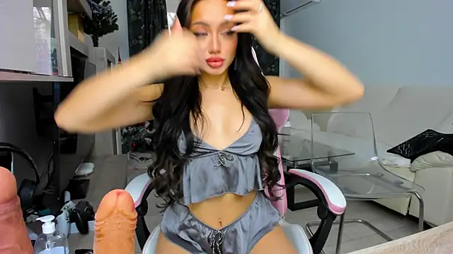 Snapshot of KaylaLaine chatting on 5, 2, 2025 KaylaLaine online show from 5, 2, 2025