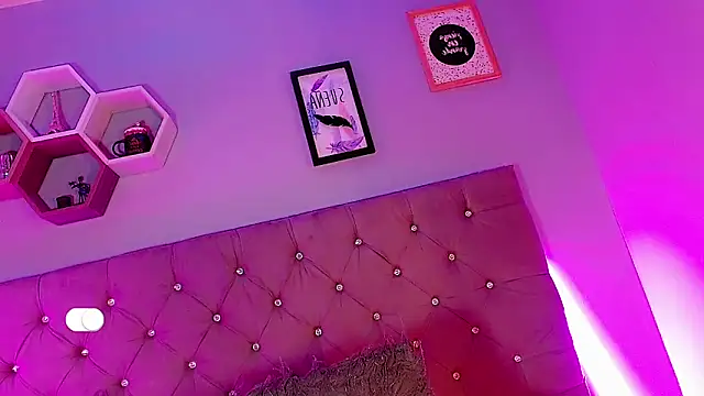 Ashlycuute online show from 8, 12, 2024