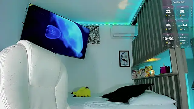 Ashlycuute online show from 14, 9, 2025