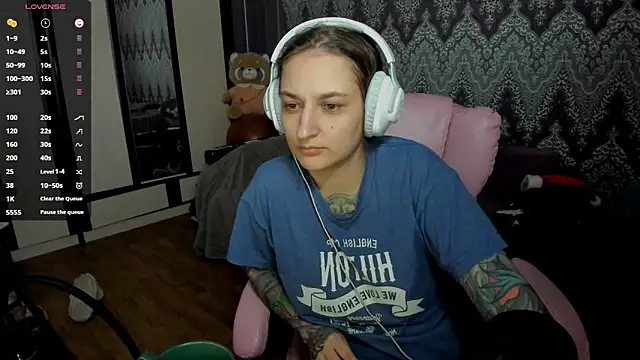 Snapshot of AlexRacc00n chatting on 1, 1, 2025 AlexRacc00n online show from 1, 1, 2025