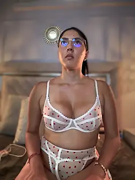 MarianaBenz online show from 3, 3, 2025