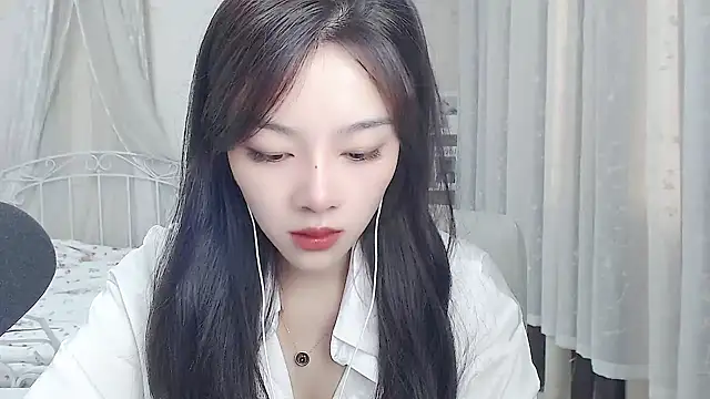 Snapshot of Jenny-Z chatting on 9, 6, 2026 Jenny-Z online show from 9, 6, 2026