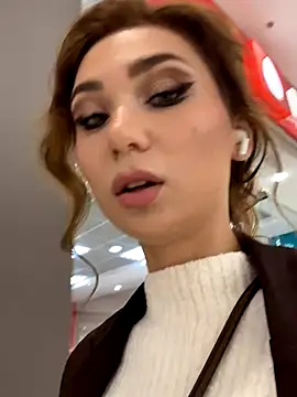 QuitieLia online show from 6, 11, 2025