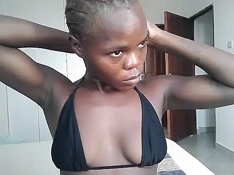 Snapshot of petiteebony_81 chatting on 15, 2, 2026 petiteebony 81 online show from 15, 2, 2026