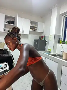 Snapshot of petiteebony_81 chatting on 24, 3, 2026 petiteebony 81 online show from 24, 3, 2026