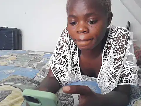 Snapshot of petiteebony_81 chatting on 24, 6, 2026 petiteebony 81 online show from 24, 6, 2026