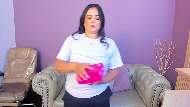 Snapshot of taylor_bennet chatting on 14, 10, 2025 taylor bennet online show from 14, 10, 2025