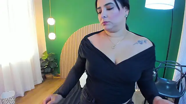 Snapshot of taylor_bennet chatting on 21, 11, 2025 taylor bennet online show from 21, 11, 2025