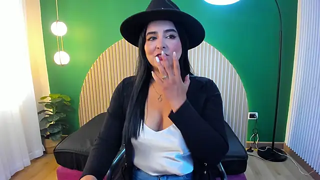 Snapshot of taylor_bennet chatting on 28, 11, 2025 taylor bennet online show from 28, 11, 2025