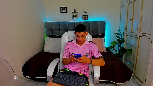 Alex cute77 online show from 23, 1, 2025