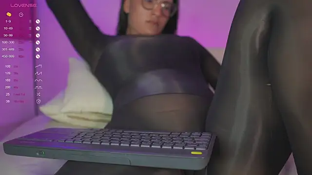 mia colin1  online show from 23, 2, 2025