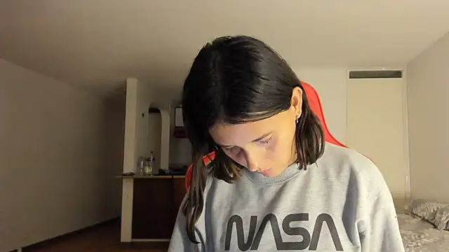 zoe jeane beker online show from 10, 2, 2025