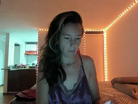 zoe jeane beker online show from 12, 5, 2026