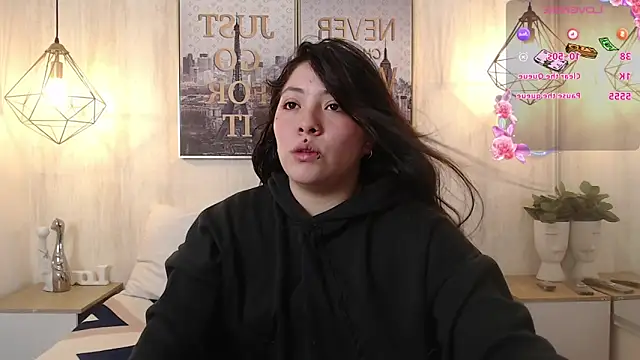 Snapshot of Isa_reel chatting on 4, 2, 2025 Isa reel online show from 4, 2, 2025