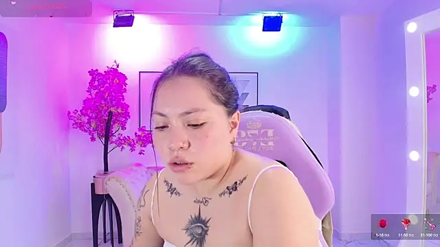 Snapshot of Isa_reel chatting on 9, 10, 2025 Isa reel online show from 9, 10, 2025