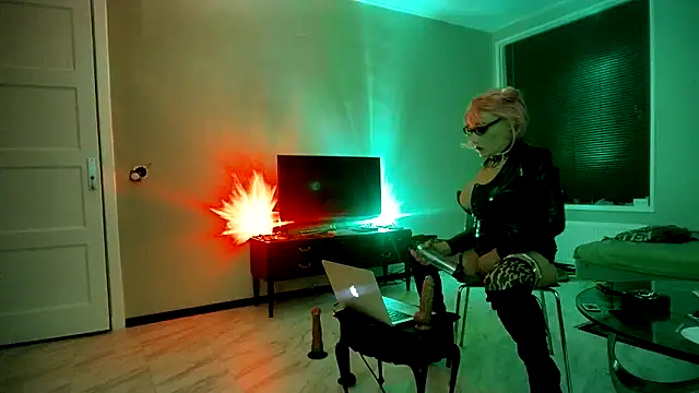 CharlotteVixxens online show from 10, 1, 2025