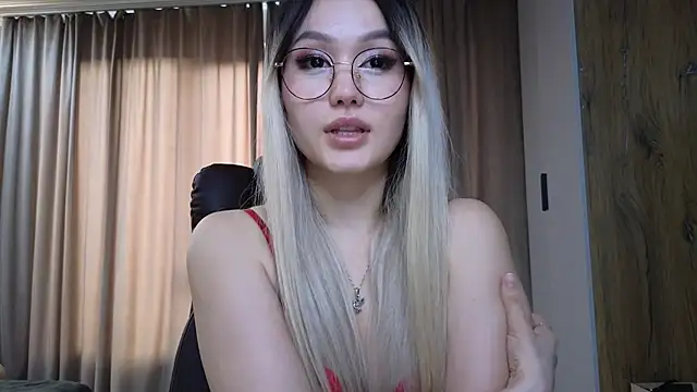 Snapshot of LiaChoi chatting on 14, 3, 2025 LiaChoi online show from 14, 3, 2025