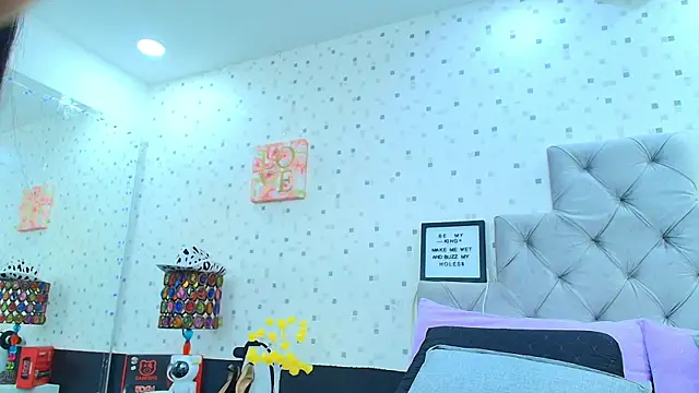 JulietaReyess online show from 4, 3, 2025