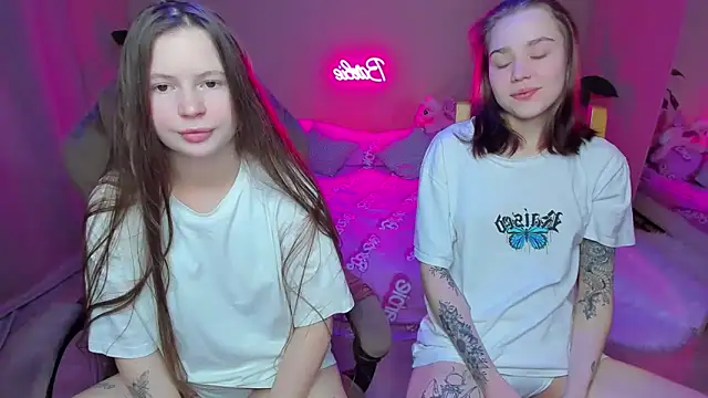 Snapshot of HelloRoxy chatting on 8, 1, 2025 HelloRoxy online show from 8, 1, 2025