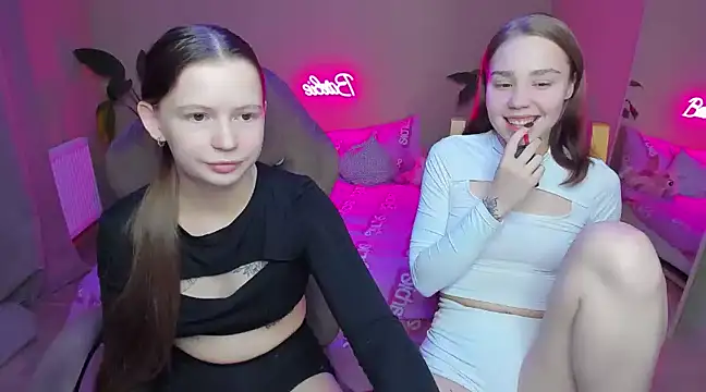 Snapshot of HelloRoxy chatting on 9, 1, 2025 HelloRoxy online show from 9, 1, 2025