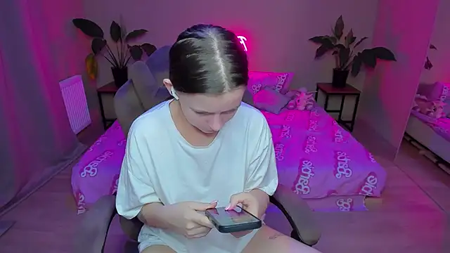 Snapshot of HelloRoxy chatting on 11, 1, 2025 HelloRoxy online show from 11, 1, 2025