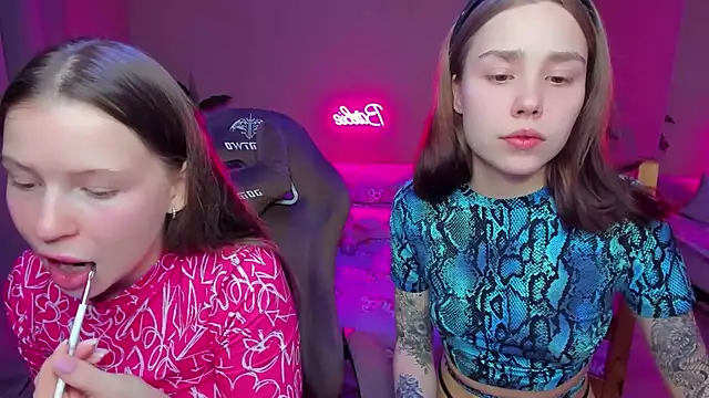 Snapshot of HelloRoxy chatting on 12, 1, 2025 HelloRoxy online show from 12, 1, 2025