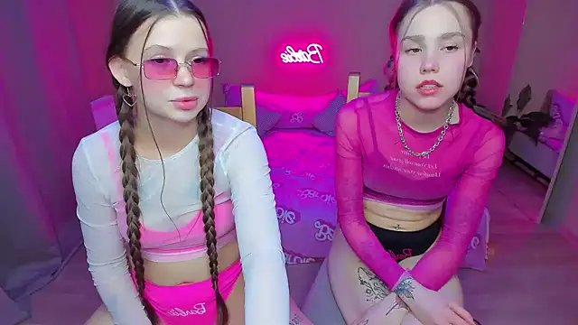 Snapshot of HelloRoxy chatting on 17, 1, 2025 HelloRoxy online show from 17, 1, 2025