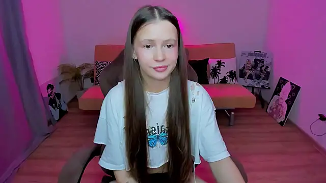 Snapshot of HelloRoxy chatting on 5, 10, 2025 HelloRoxy online show from 5, 10, 2025