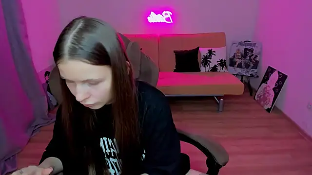 Snapshot of HelloRoxy chatting on 6, 10, 2025 HelloRoxy online show from 6, 10, 2025