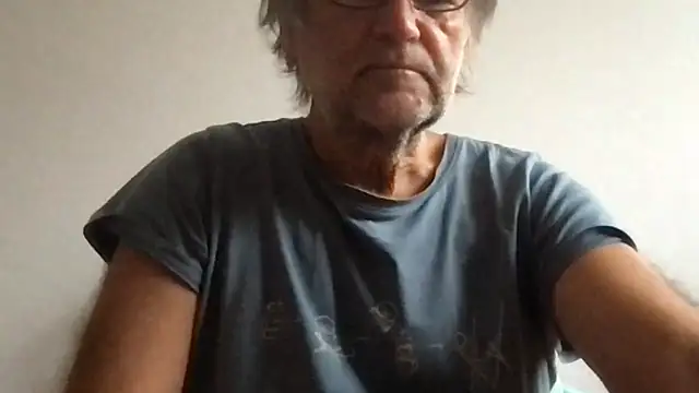 Snapshot of artXhibitor chatting on 19, 10, 2025 artXhibitor online show from 19, 10, 2025