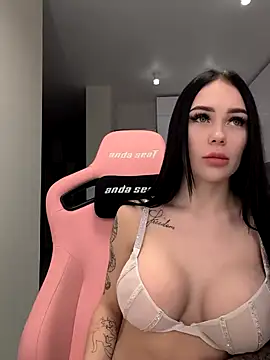 Snapshot of GroteskJane chatting on 1, 1, 2025 GroteskJane online show from 1, 1, 2025