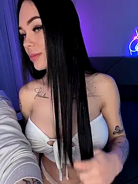 Snapshot of GroteskJane chatting on 2, 3, 2025 GroteskJane online show from 2, 3, 2025