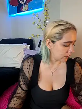 Snapshot of NaomiShimizu chatting on 3, 10, 2025 NaomiShimizu online show from 3, 10, 2025