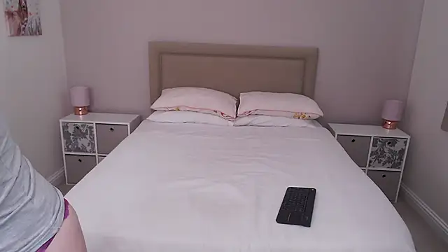 British Goddess Anna online show from 3, 1, 2025