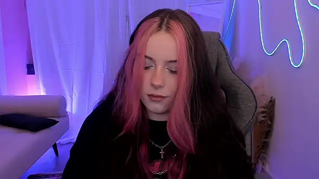 CoralineKeyns online show from 13, 6, 2026
