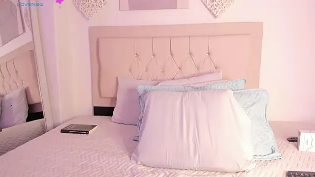 daiana curly online show from 1, 3, 2025