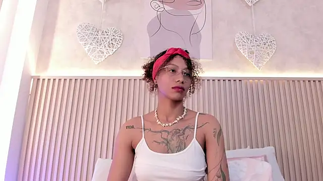 daiana curly online show from 25, 10, 2025