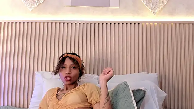 daiana curly online show from 7, 11, 2025