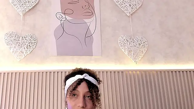 daiana curly online show from 11, 11, 2025