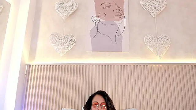 daiana curly online show from 11, 2, 2026