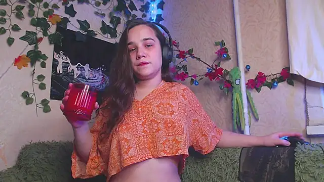 Snapshot of Tiny_Witch chatting on 9, 11, 2025 Tiny Witch online show from 9, 11, 2025