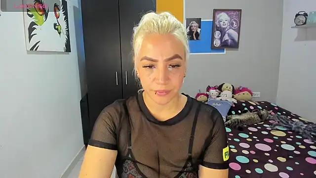 Snapshot of LuCKy_JoK chatting on 22, 10, 2025 LuCKy JoK online show from 22, 10, 2025