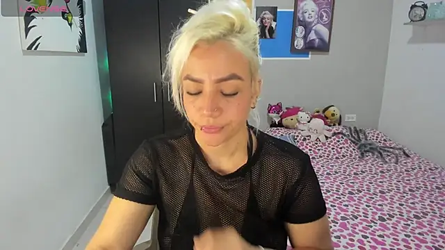 Snapshot of LuCKy_JoK chatting on 28, 10, 2025 LuCKy JoK online show from 28, 10, 2025